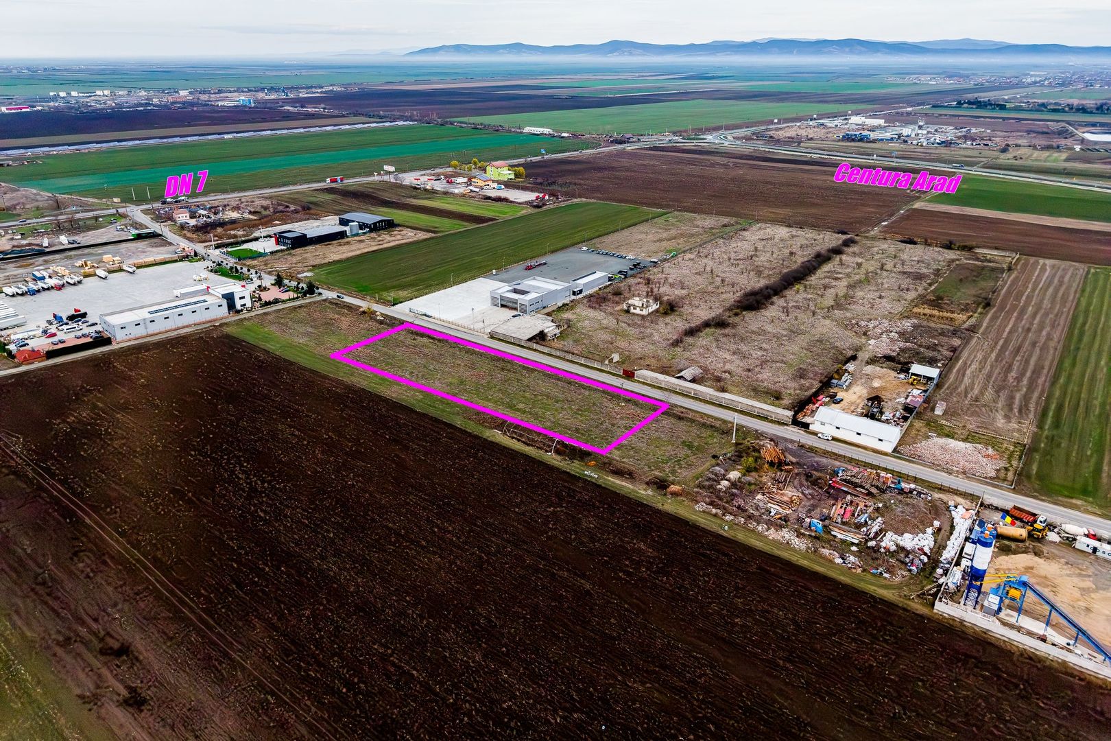 Teren cu acces DN7 și A1, ideal pentru dezvoltări industriale - Poză 1