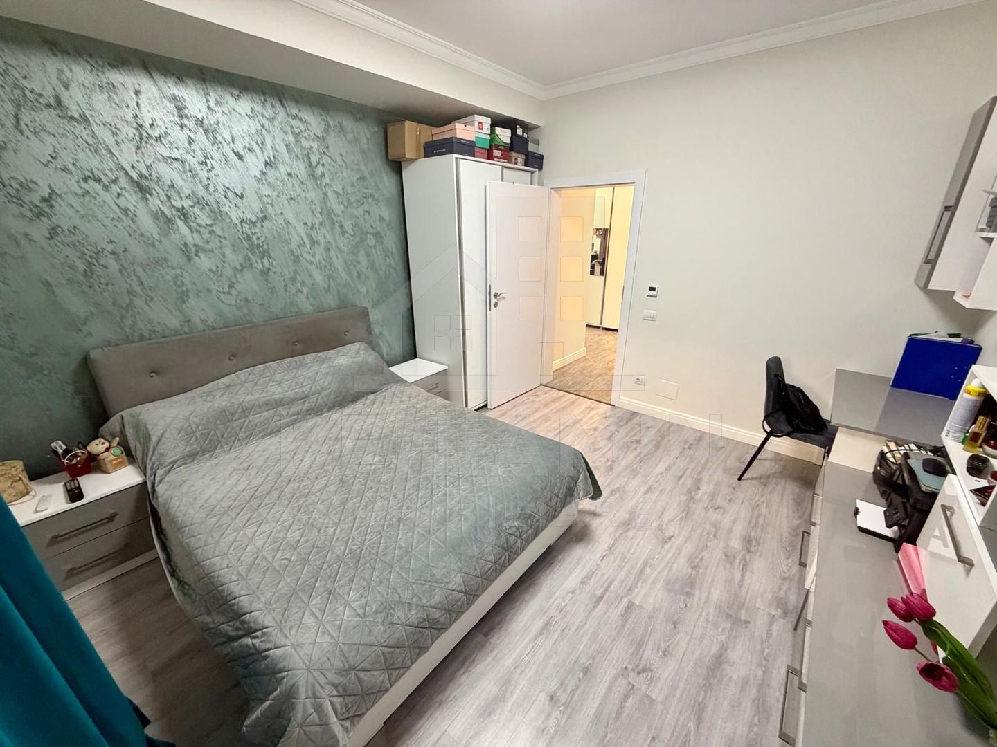 Apartament decomandat deosebit 3 camere 2 bai bloc 2020 cu parcare - Poză 10