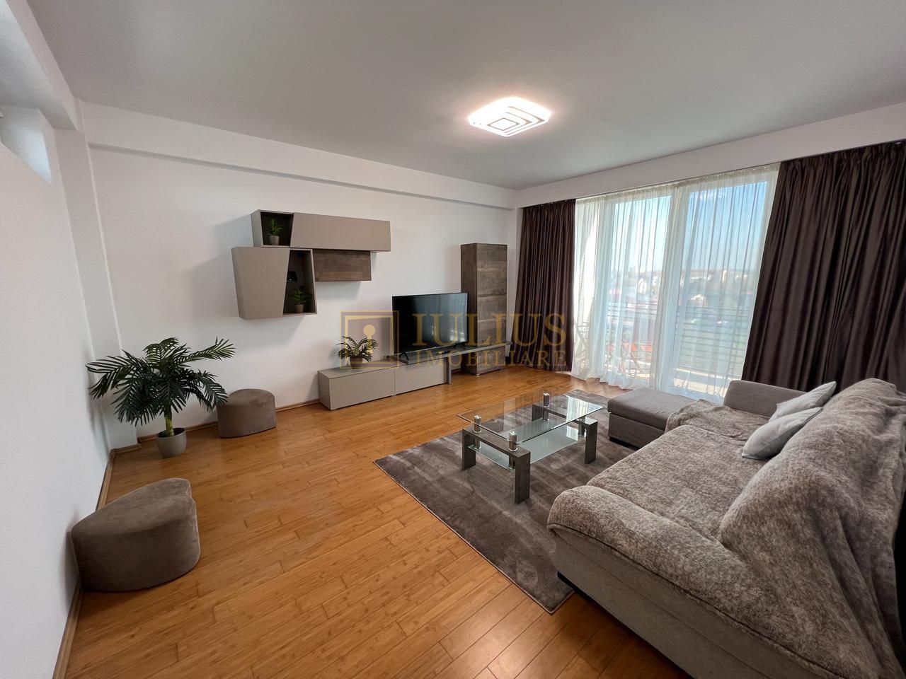 2 camere,  Zona Lipovei, apartament modern, loc de parcare, disponibil imediat - Poză 1