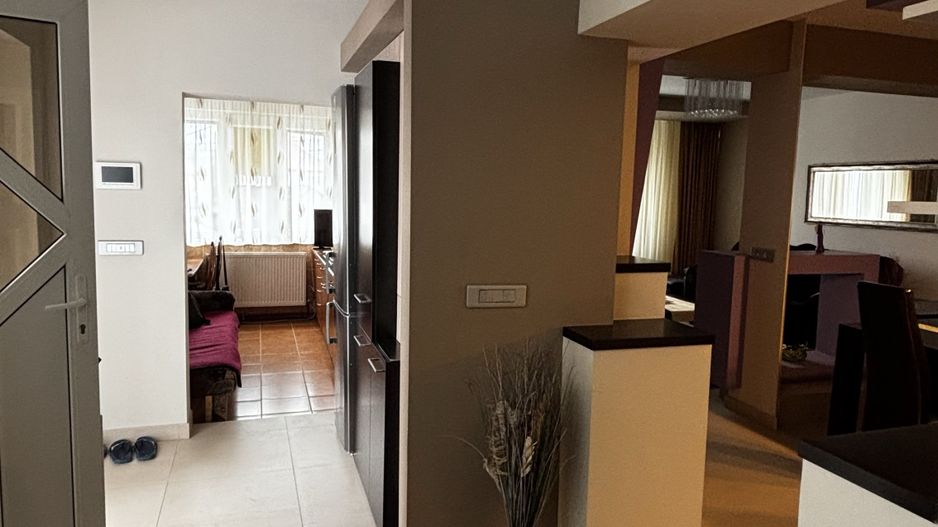 Casa individuala de vânzare cu spațiu comercial inclus în Blaj Centru - Poză 3