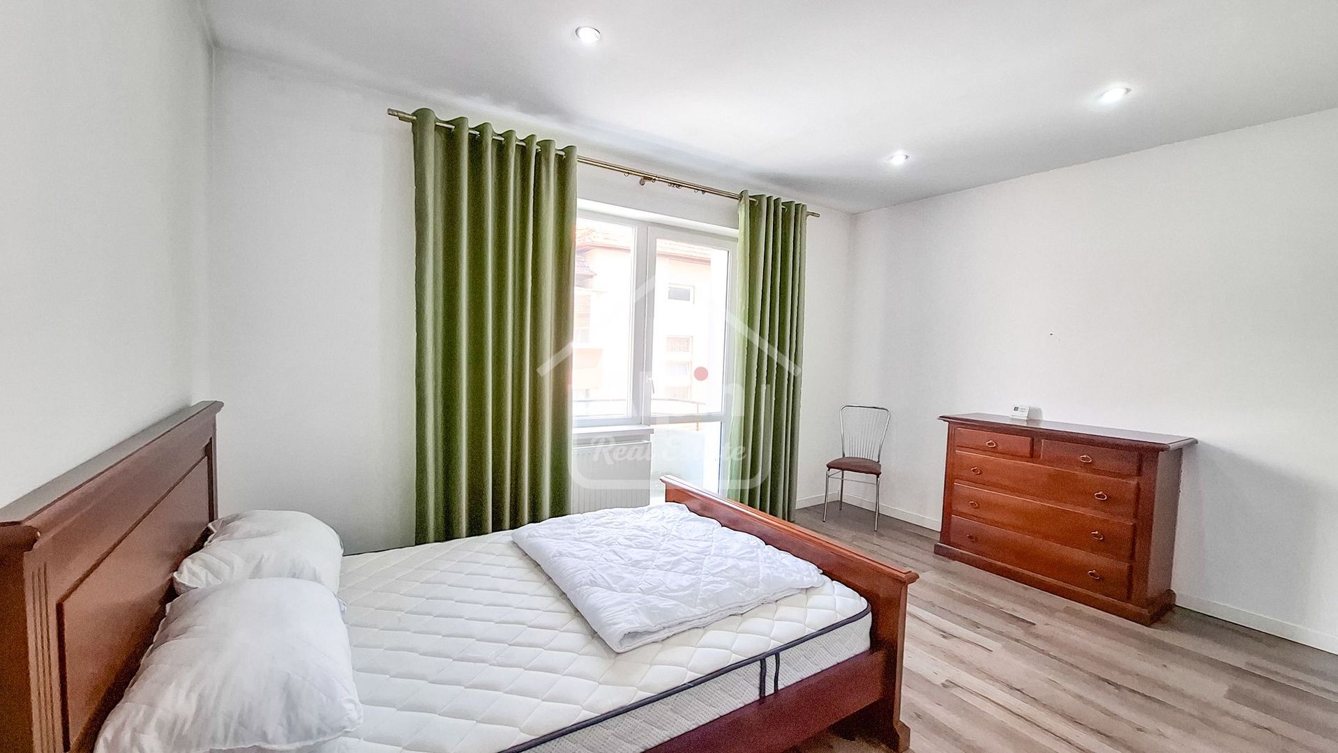Apartament Suprafata Generoasa I Centrul Civic - Poză 2