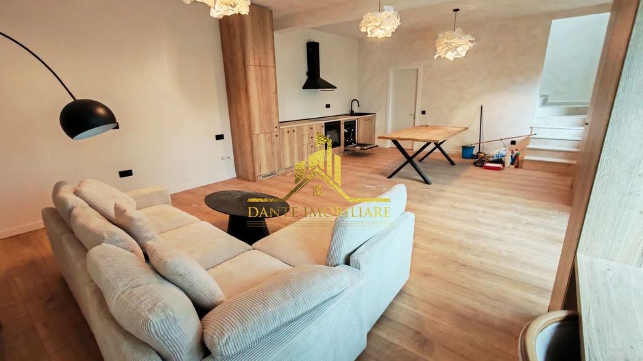 Casa, 3 camere, 2 bai, TOTUL NOU, ultrafinisata, parcare, Central - Poză 2