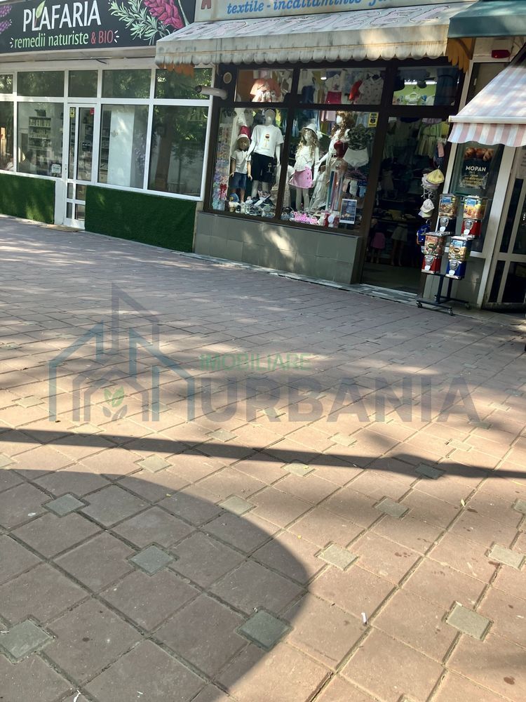 Spațiu comercial de închiriat în Piața Voievozilor, Iași – vizibilitate excelentă și flux pietonal continuu - Poză 1