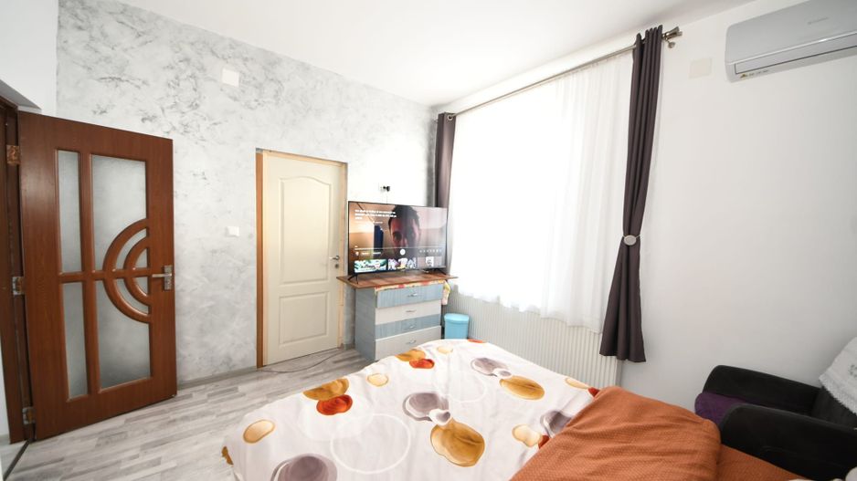 De vanzare casa cu 3 apartamente + anexa 75 mp, Comision 0% - Poză 15
