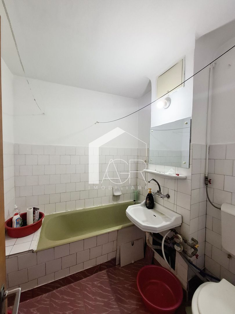 Apartament cu 3 camere, decomandat, Piata Mihai Viteazu - Poză 12