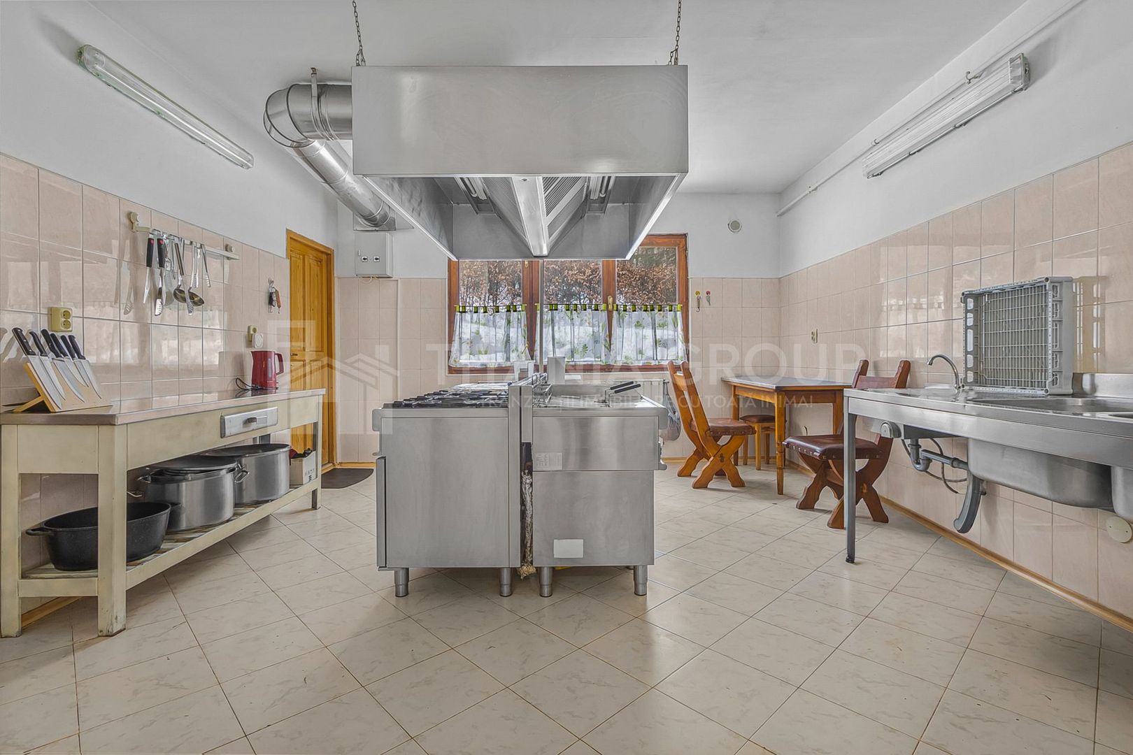 Clădire multifuncțională în Poiana Brașov – oportunitate investițională premium - Poză 4