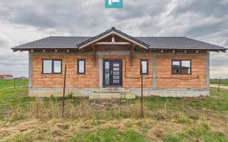 Casa nouă la roșu în Zimandcuz - Poză 1