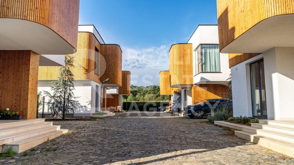 Vilă cu vedere spre pădure și cu piscina încălzită - Poză 10