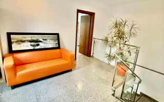 Casă de vânzare  pretabilă pentru clinica, cabinet medical, birouri - Poză 1