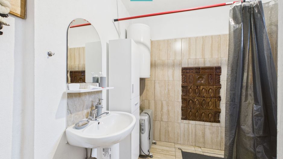 Casă renovată în localitatea Lazuri, Arad - Poză 10