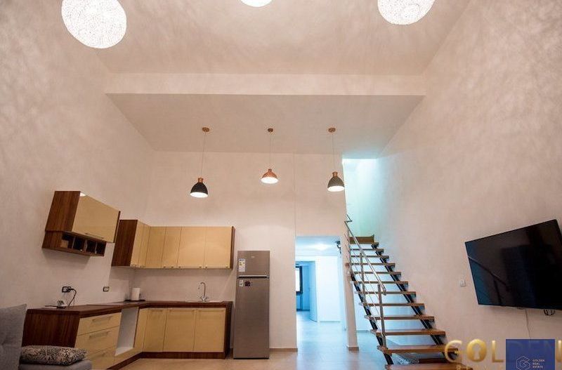 Apartament  B-dul Revolutiei, cladire perioada interbelica, comision 0% - Poză 1