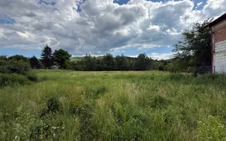 Teren plat-intravilan -3800 mp, cu pădurice și ieșire la râu! - Poză 13