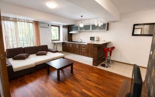 Apartament 2 camere ultracentral în Mamaia, zona Rex, parcare privată - Poză 1