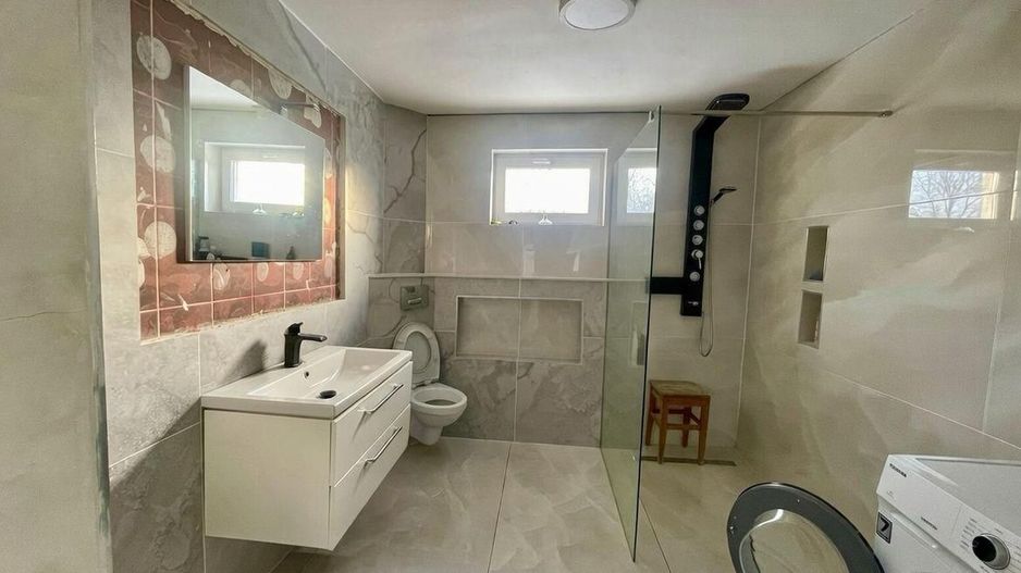 🏡 Casă modernă cu 15 ari teren | Zonă liniștită | Vicov de Sus - Poză 12