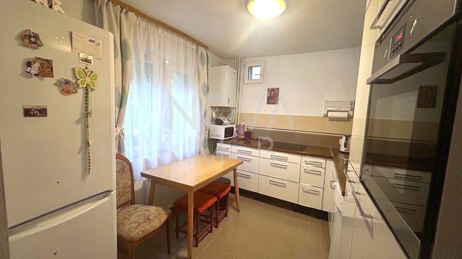Casa de vanzare 200 mp cu spatiu comercial la parter, strada Lunga - Poză 4