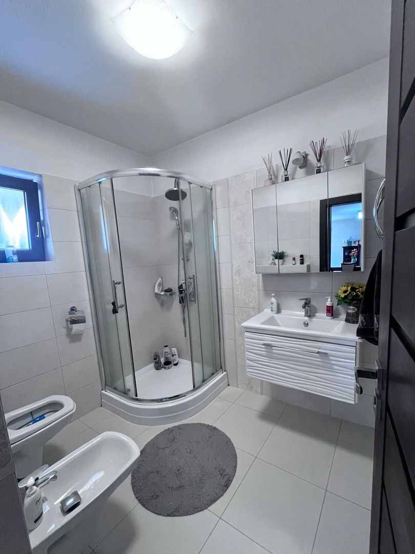 Casa  nouă de vanzare cu garaj,  în zona Micesti - Poză 5