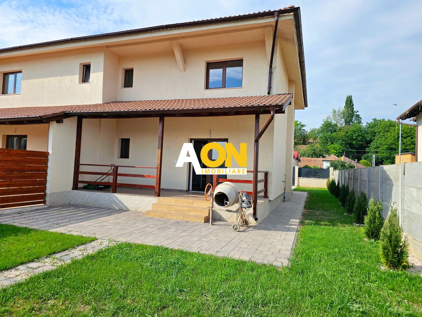 1/2 Duplex nou, 4 camere, finisat la cheie, 300 mp teren, zona Garii - Poză 2