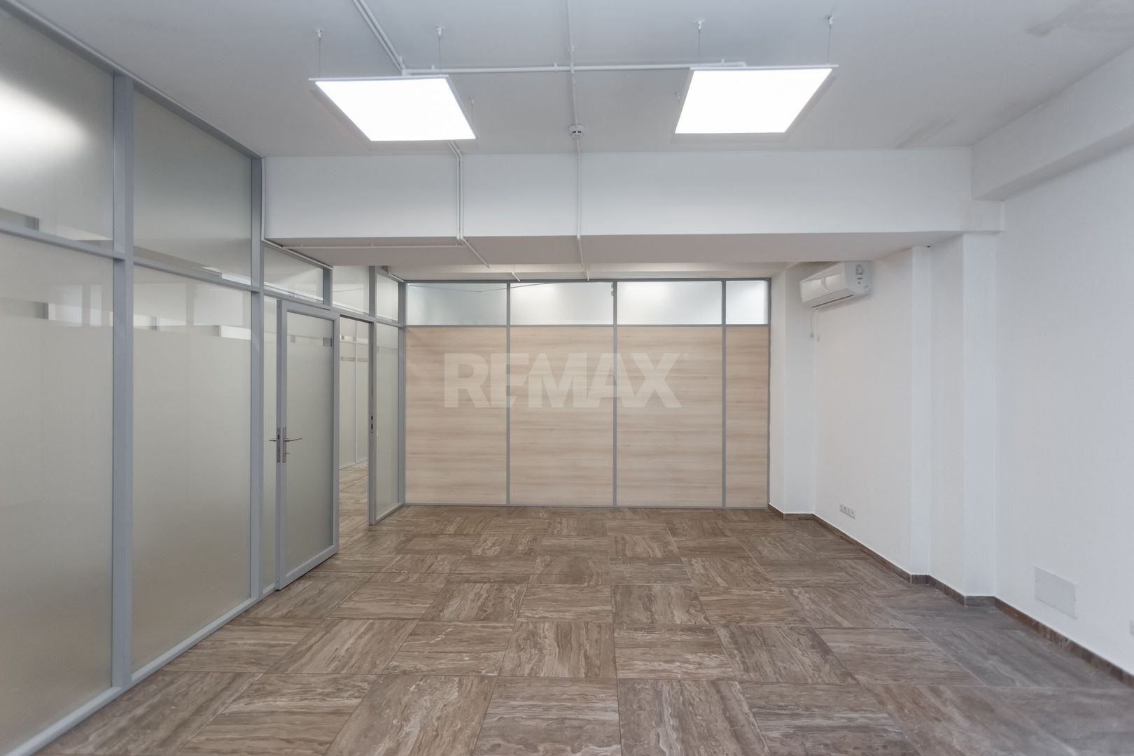 Vanzare oficiu in centru orasului - Poză 5