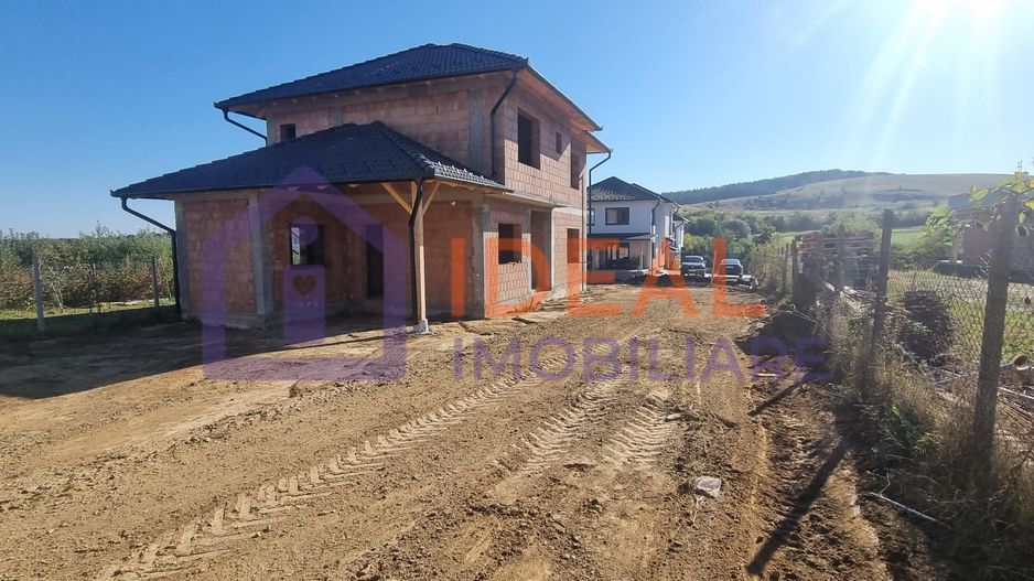 Casa Individuala cu 326 mp de curte si Carport, in Poplaca - Poză 8
