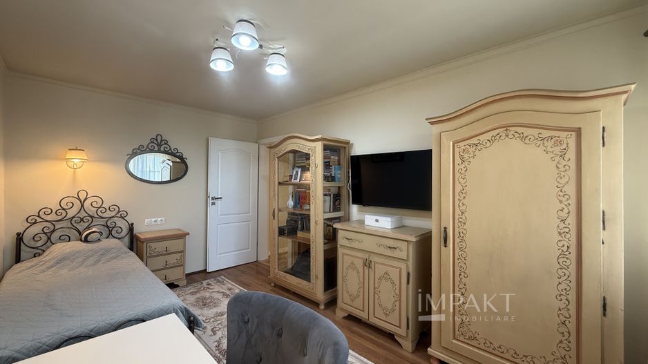 Apartament deosebit cu 4 camere decomandat si garaj in Andrei Muresanu - Poză 9