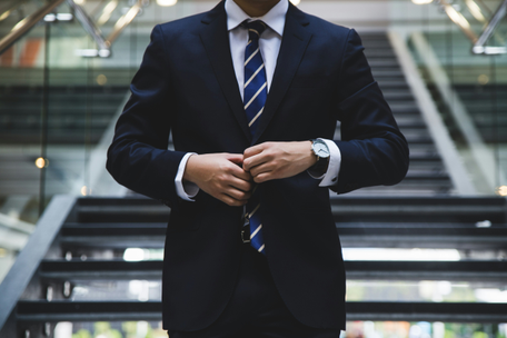 
    2️⃣ Promovare Targetată și Acces la Investitori Activi
  