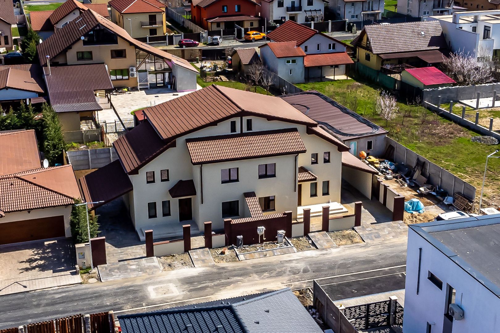 DUPLEX ÎN VILĂ NOUĂ CARTIER VIA CARMINA VLADIMIRESCU - Poză 1