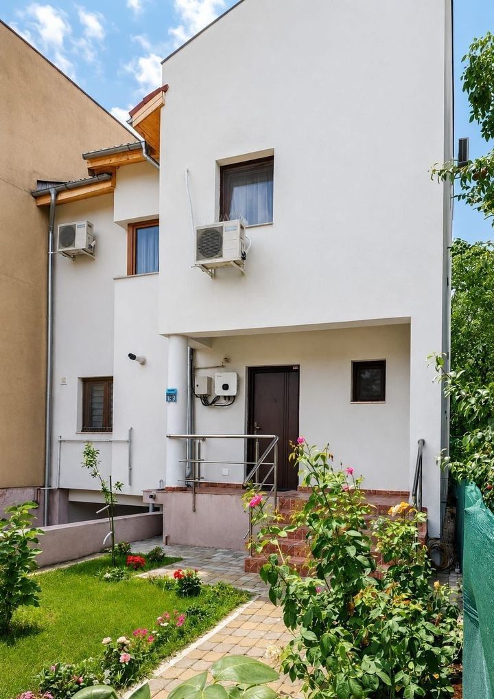 Vila D+P+ E1+M || CURTE PROPRIE SI GARAJ || EXPOZITIEI - Poză 2