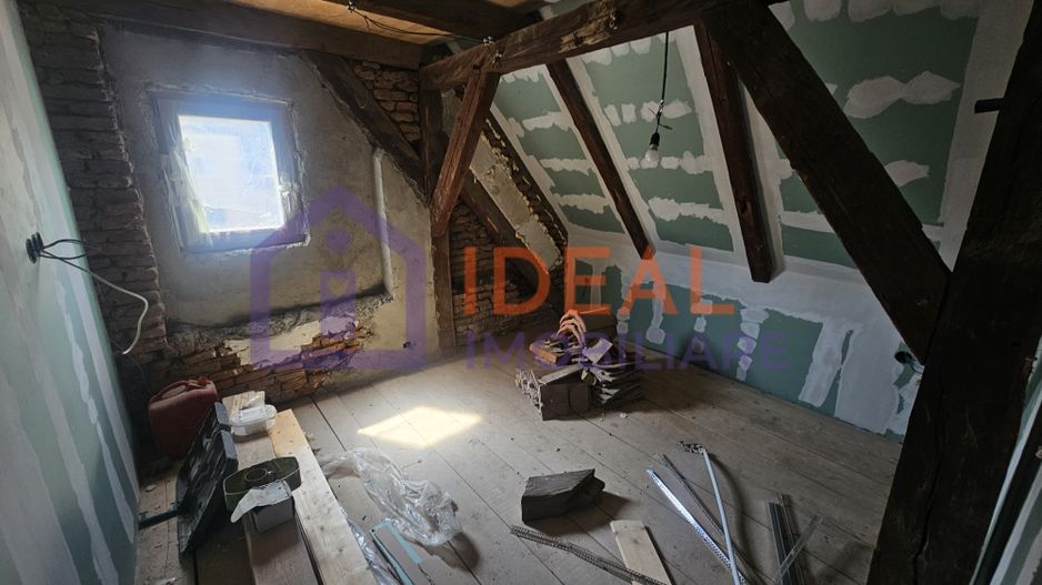 Casă veche, solidă, cu 4 camere, pivniță boltită și 4 băi – zonă centrală - Poză 16