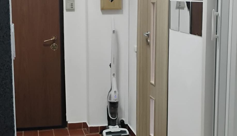 Apartament cu trei camere, zona Straduintei, 95.000€ negociabil - Poză 9