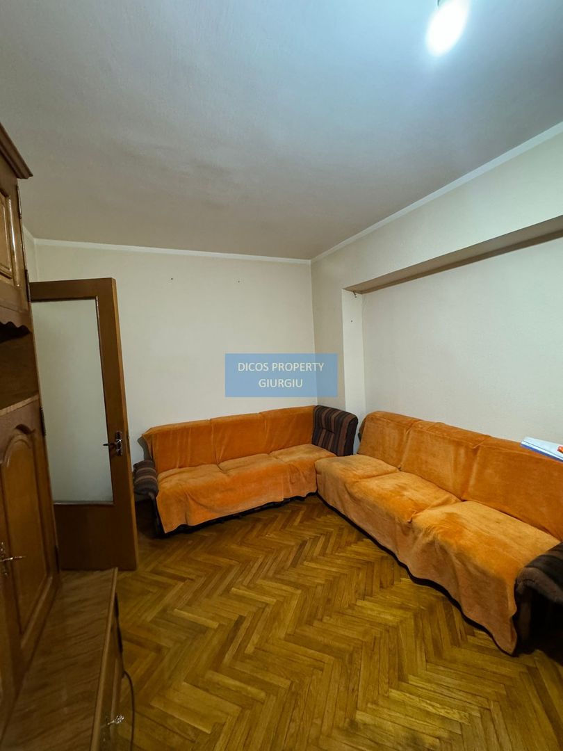 De vanzare apartament 3 camere - Poză 1