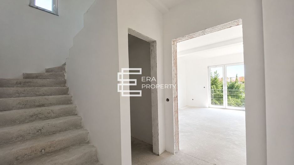 Duplex 4 camere -intabulat- teren 300 mp  -Locație Centrală, Sura Mică - Poză 4