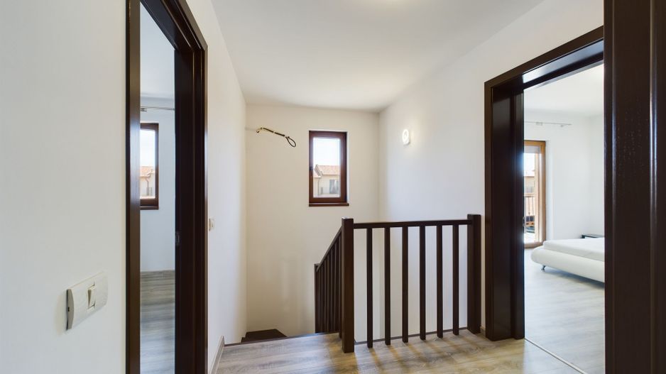 Casă modern finisată și utilată în Săcălaz - Poză 9