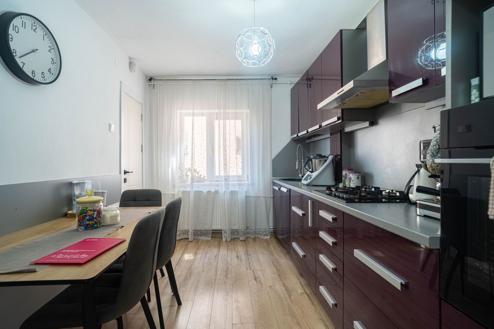 Apartament 5 camere Vlaicu – Renovat, 2 băi, centrală proprie - Poză 2