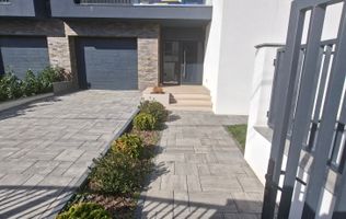 Duplex despărțit prin perete dublu/ Garaj