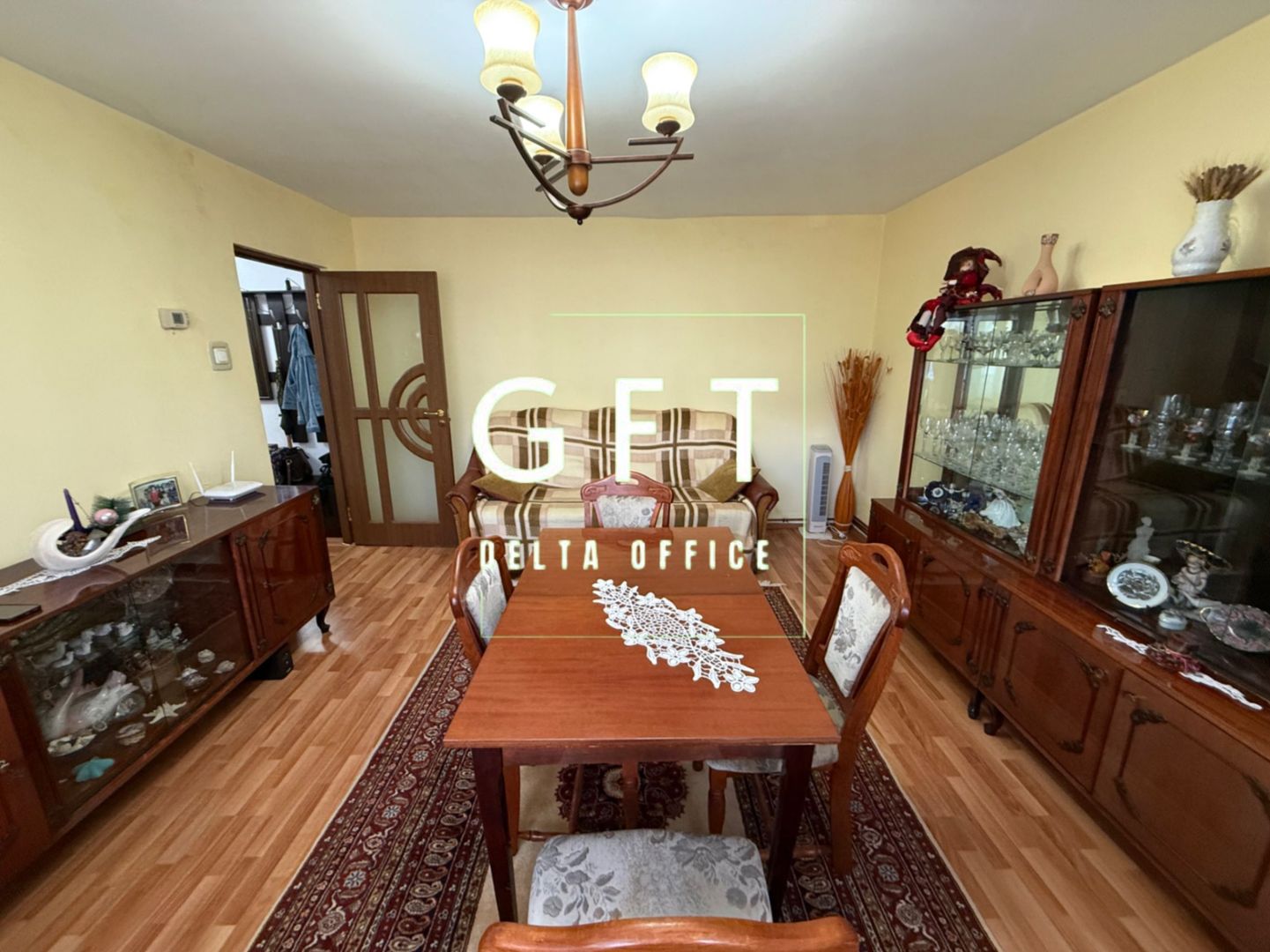 Apartament 4 camere, Et. 1 - Zona Sud , Str. Imparatul Traian - Poză 2
