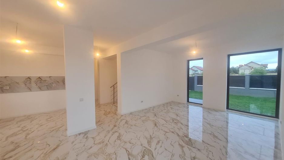 Vila superba cu 5 camere, intabulata 2025, P+E, toate utilitatile.  Harman - Poză 3