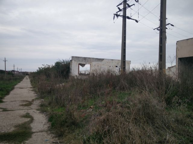 Teren intravilan Crevedia cu iesire la lac pe 2 laturi - Poză 3