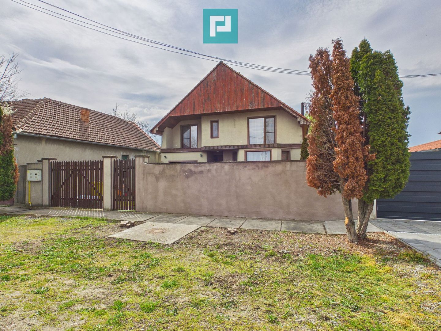 Casă spațioasă în Sântana - Poză 36