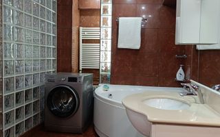 Apartament cu 2 Camere, Etaj Intermediat, Zonă Ultracentrală - Poză 9