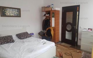 Corp de casa Blumana, zona str Lunga,curte,pod,beci. - Poză 1