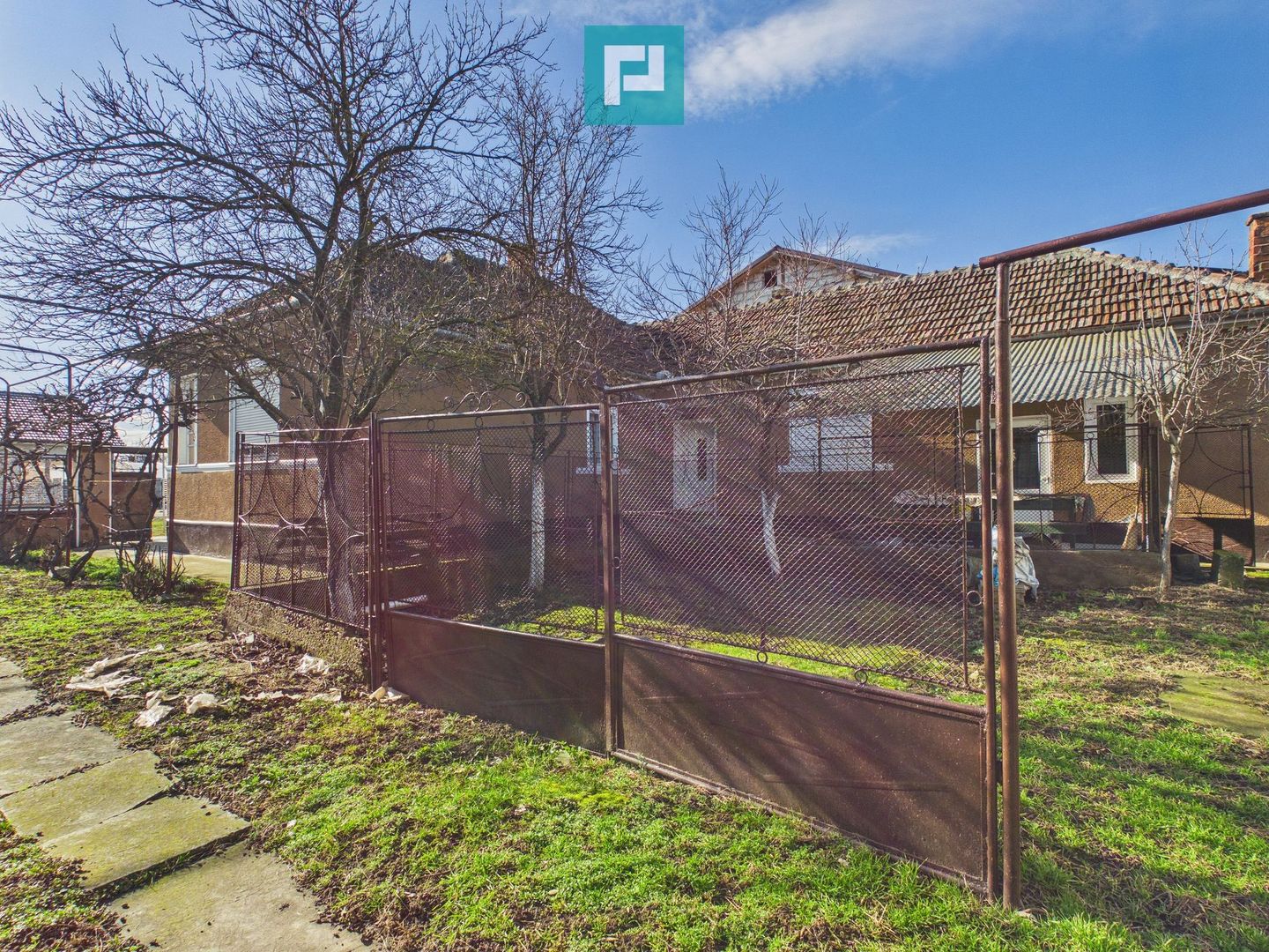 Casă cu 4 camere toate utilitățile și 1150mp teren - Poză 9