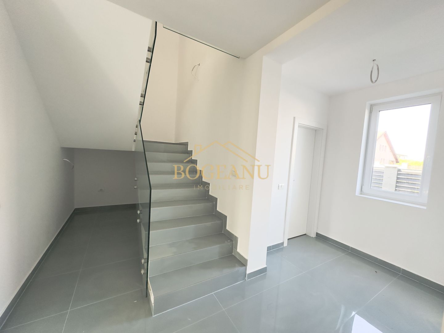 BG09 Duplex modern P+E,Asfalt,Gazon-Chisoda - Poză 14