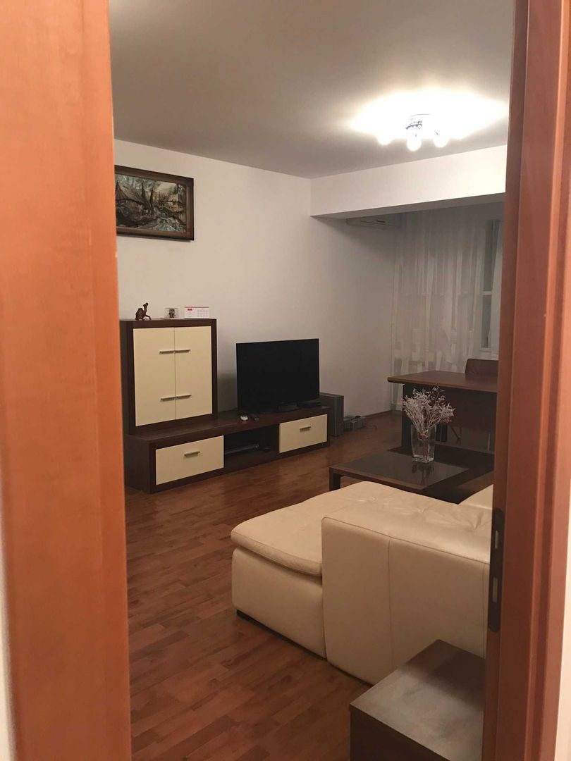 Inchiriez apartament 2 camere in Quadra Place suprafata 78mp - Poză 5