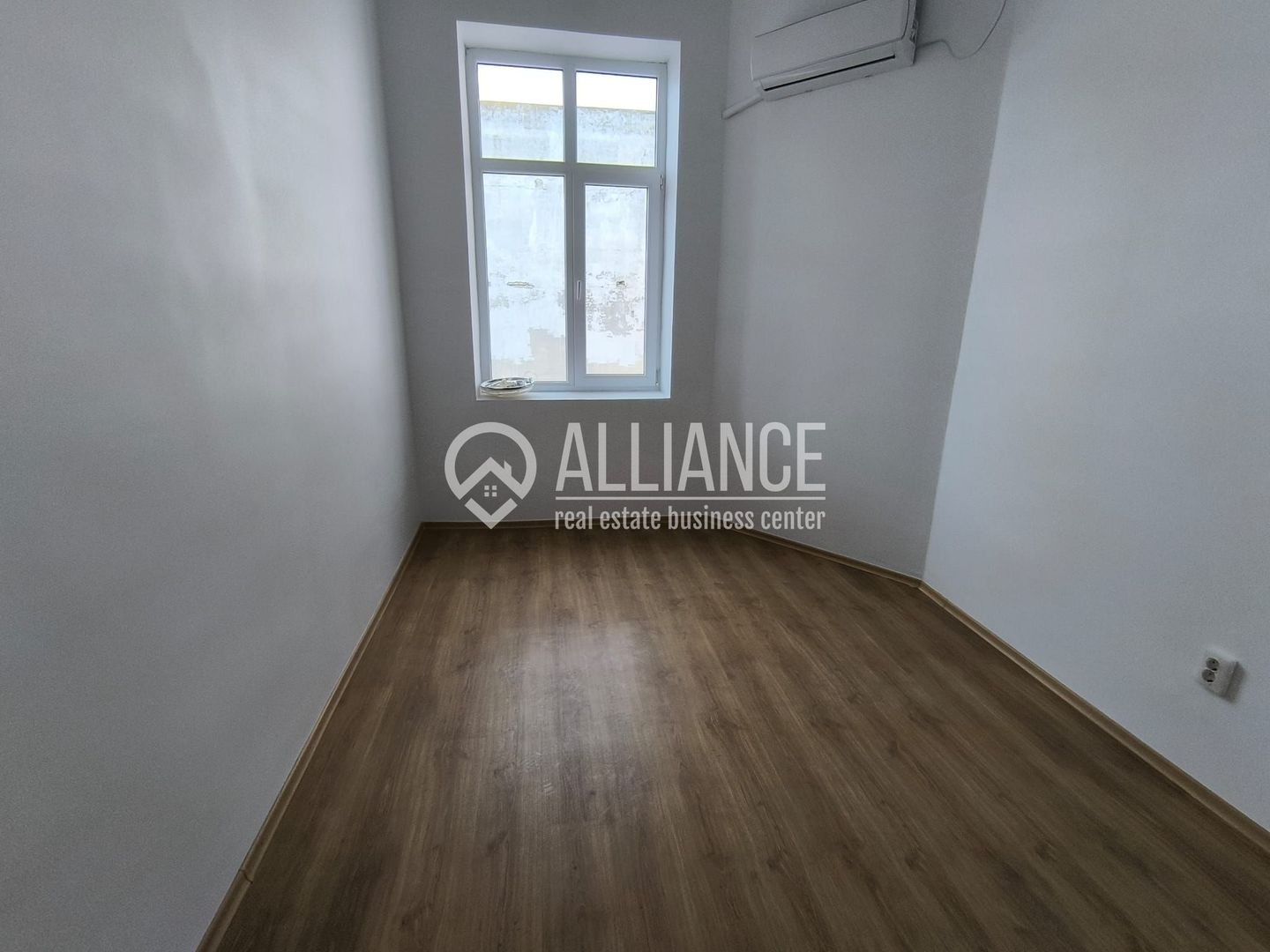 CENTRU HOTEL GRAND(COD03)- Cladire de birouri emblematica ! - Poză 9