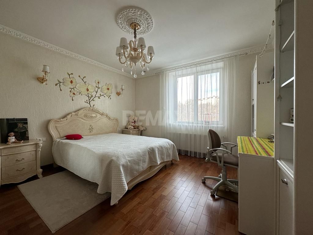 Casă în Buiucani, de vânzare, cu suprafața de 338m2. Pe teren de 14 ari. - Poză 19