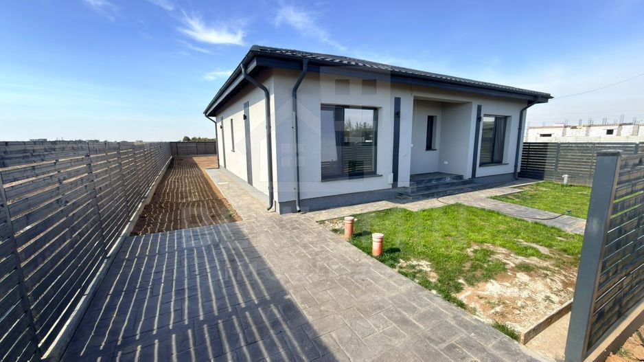 Casa moderna pe parter la Metro / Aeroport cu teren 479mp - Poză 1