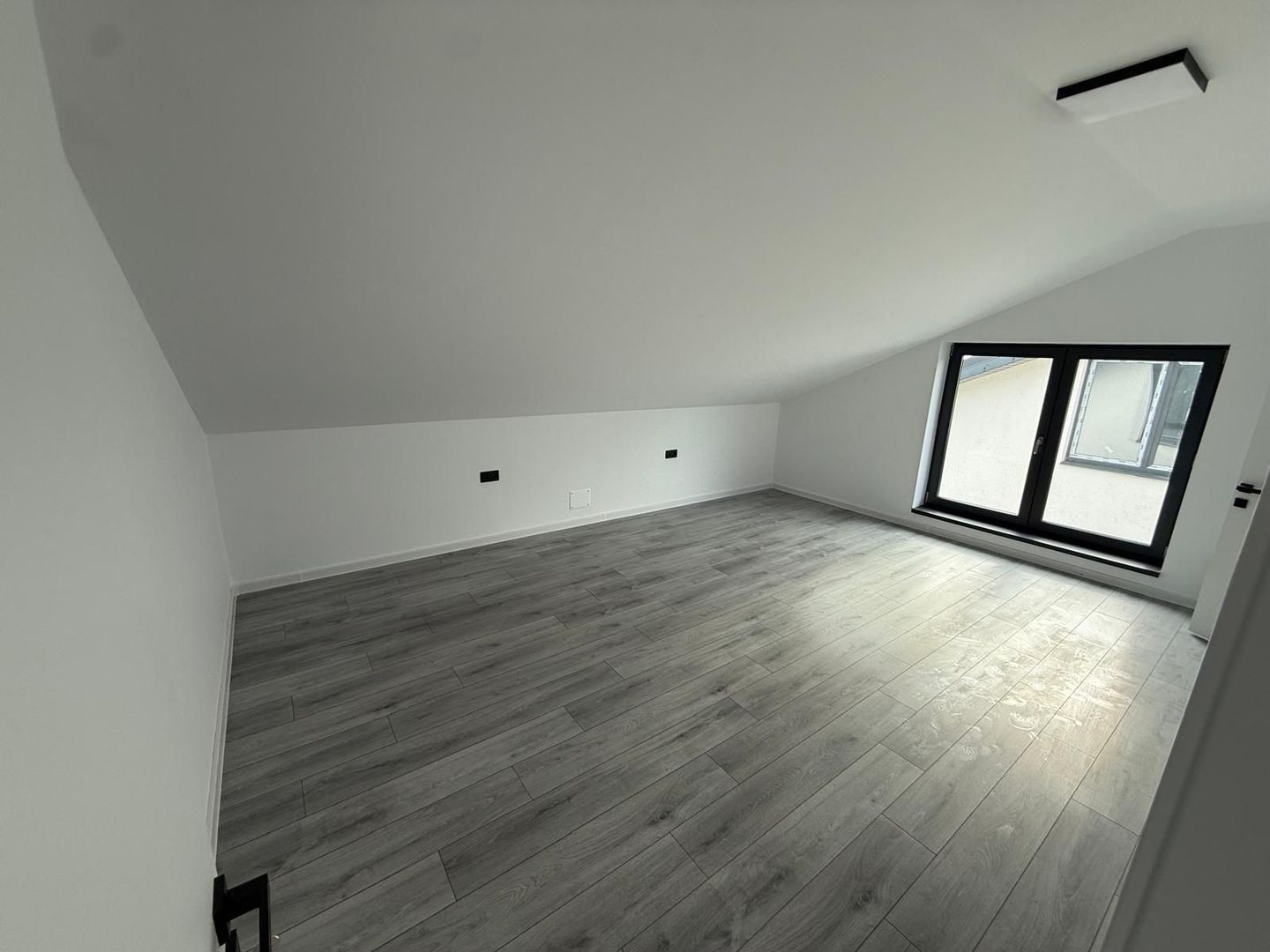 Vilă Premium cu 5 Camere în Tunari | Lângă Cosmopolis & Școala Mark T. - Poză 10