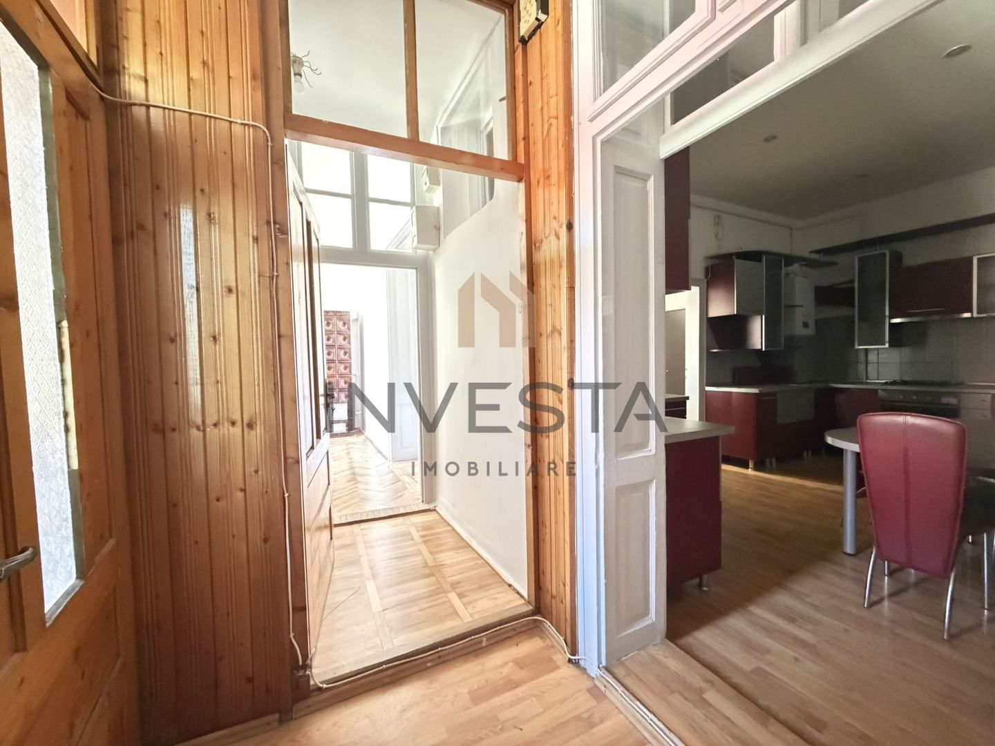 Casa cu 4 camere de inchiriat cu 2 locuri de parcare, zona 7 Strazi - Poză 1