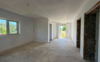 Casa de vanzare cu 11 ari de teren | Lapusel - Poză 2