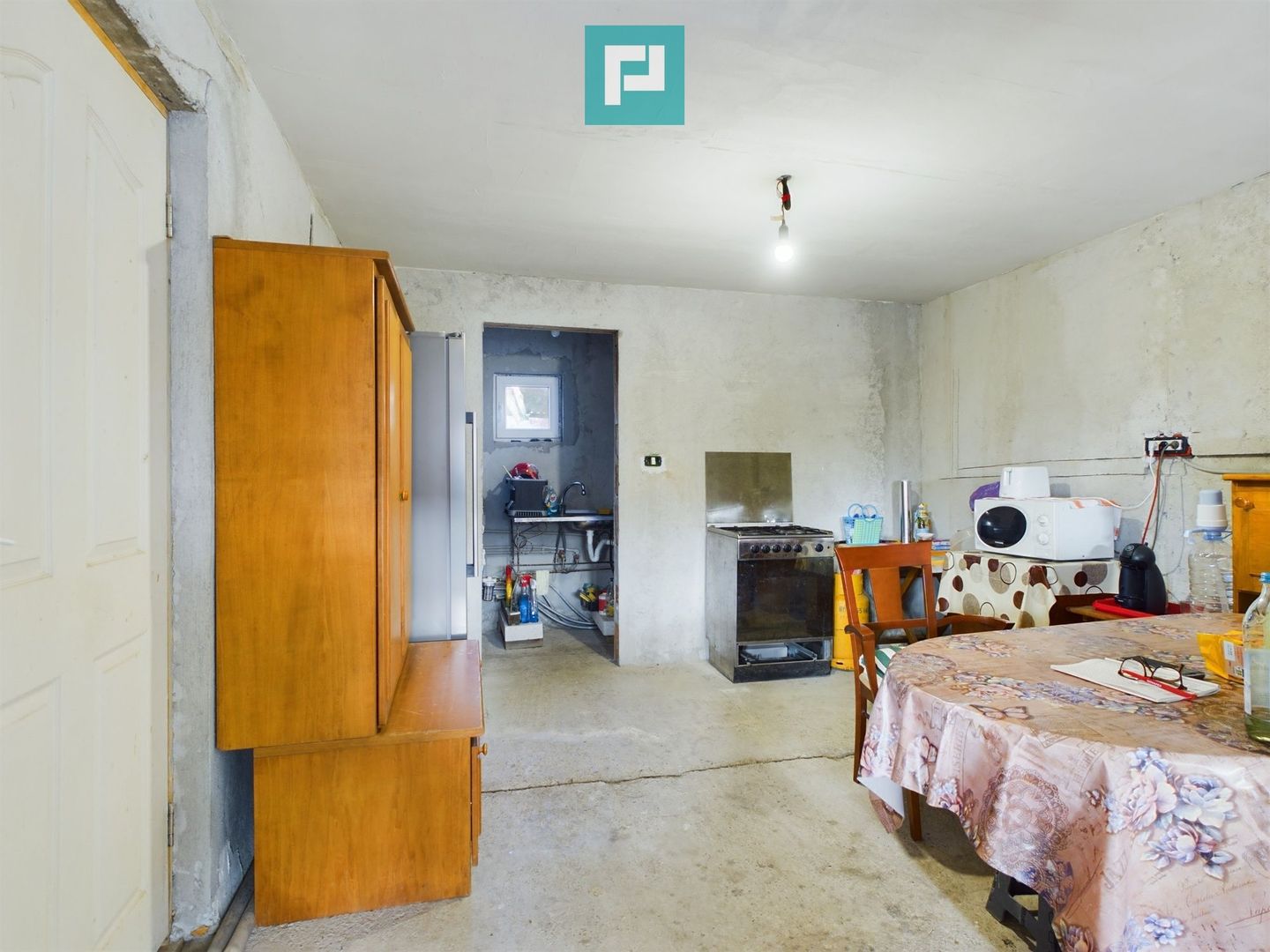 Casă cu 4 camere + anexe   în Șofronea - Poză 5